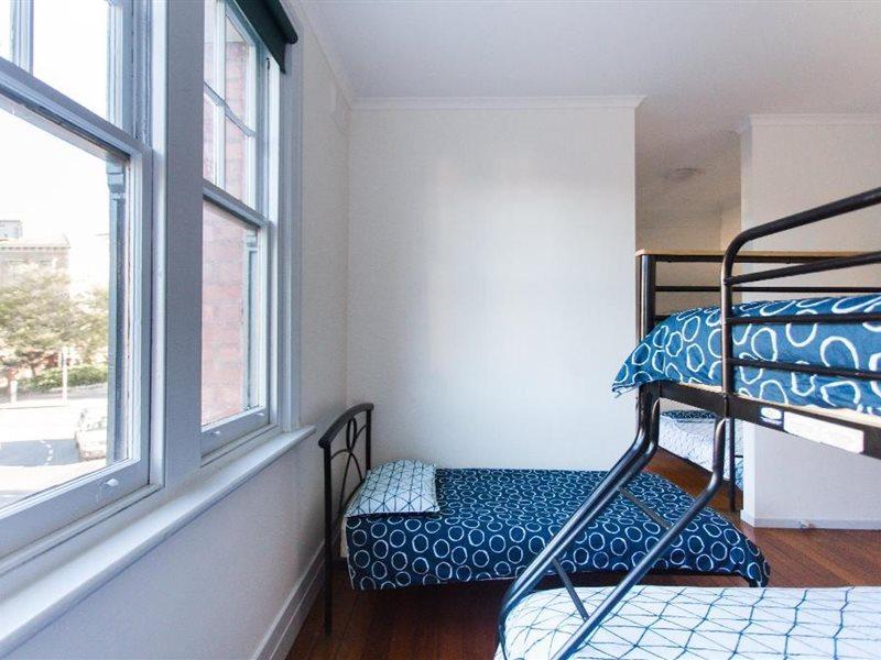 Yha Hobart Central Экстерьер фото