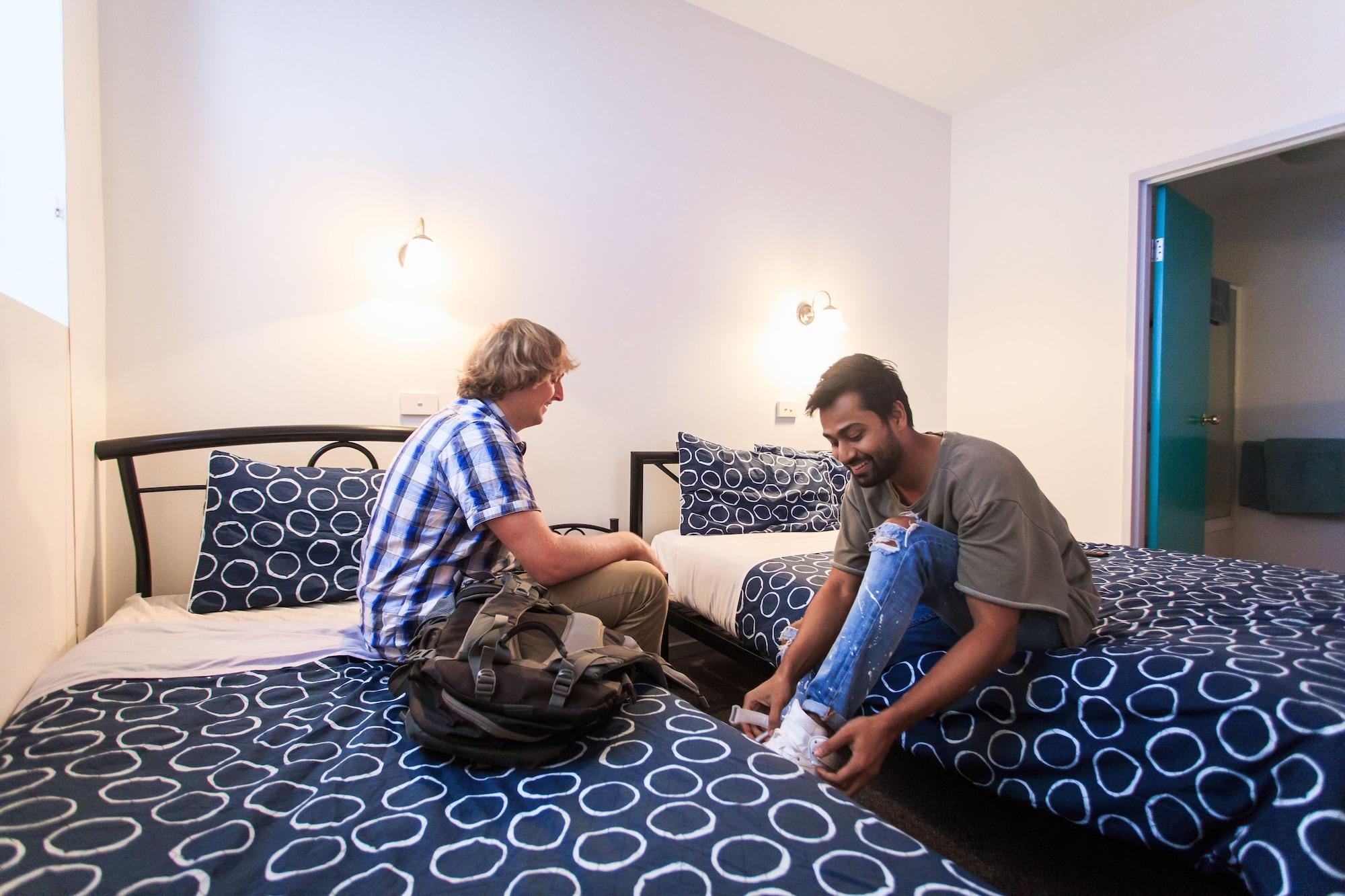 Yha Hobart Central Экстерьер фото