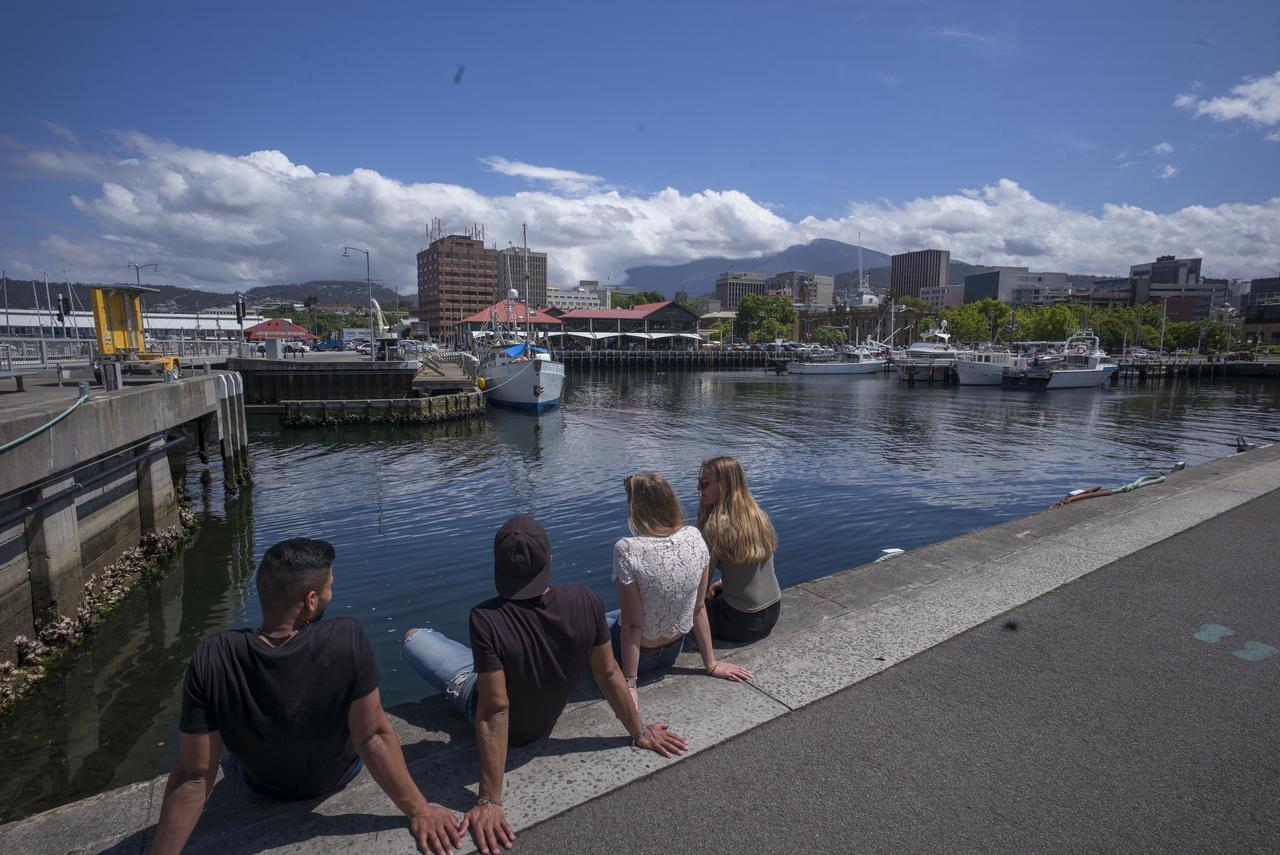 Yha Hobart Central Экстерьер фото