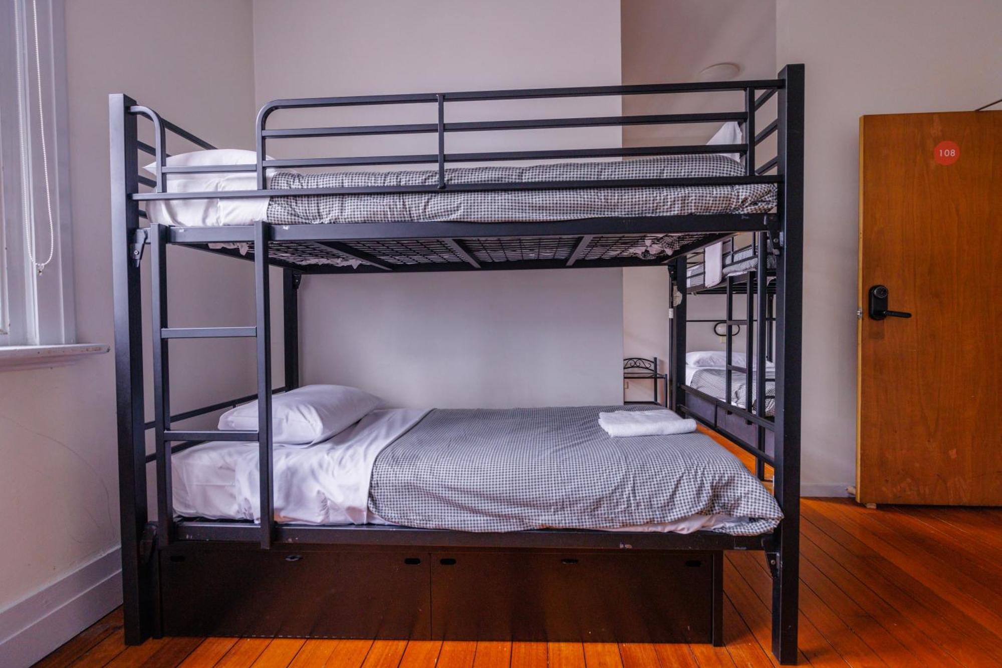 Yha Hobart Central Экстерьер фото